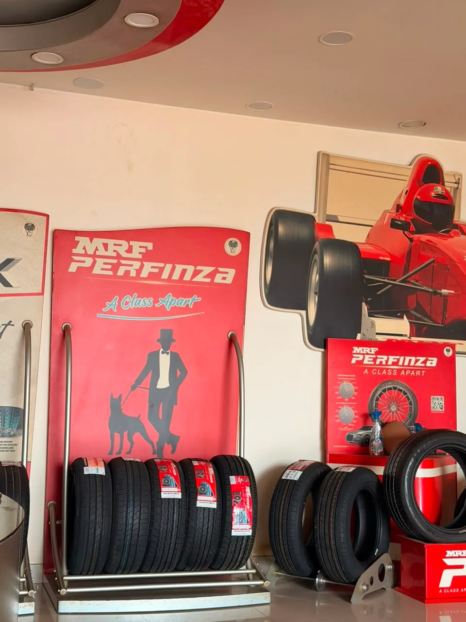 Professional tyre services at Hotwani Tyres Bhilai